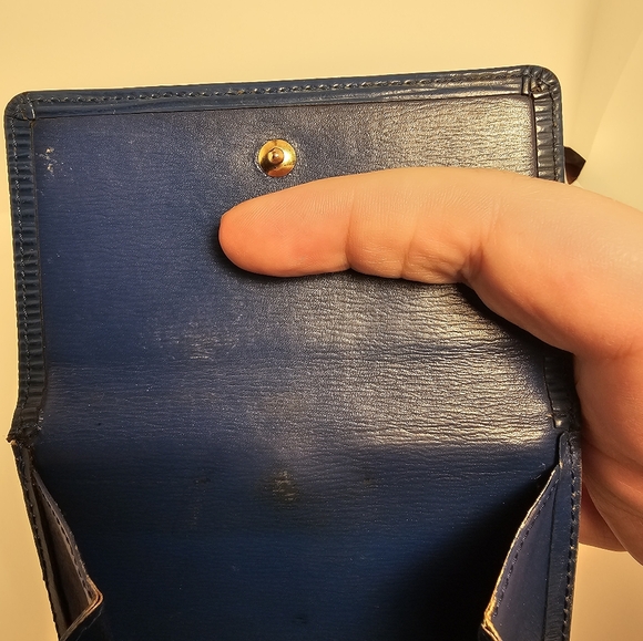 LOUIS VUITTON Blue Epi Wallet - Unisex - Picture 14 of 14